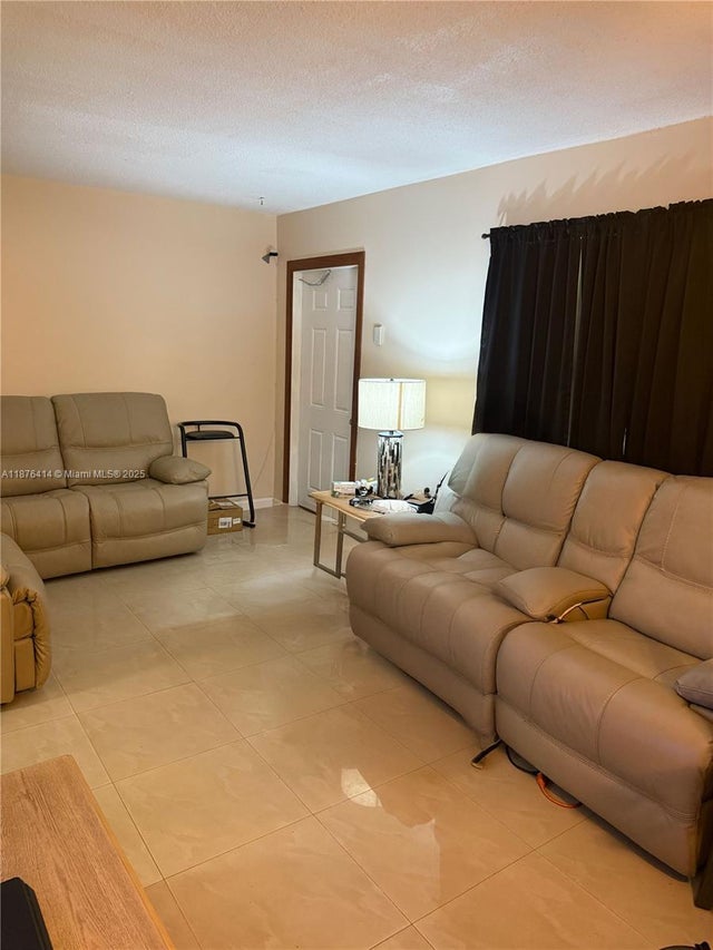 3 of 14 - 2145 Pierce St 118, Hollywood, FL