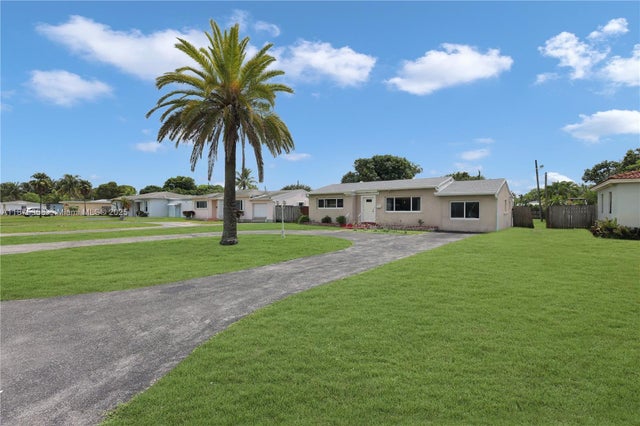 3 of 31 - 2834 Jackson St, Hollywood, FL