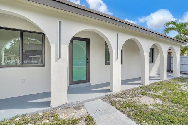 4 of 27 - 3315 Nw 98th St, Miami, FL