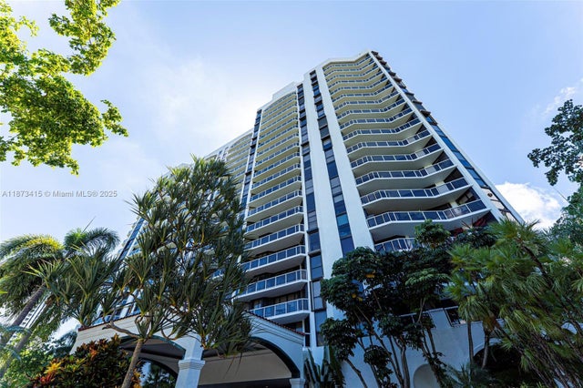3 of 55 - 3640 Yacht Club Dr 305, Aventura, FL