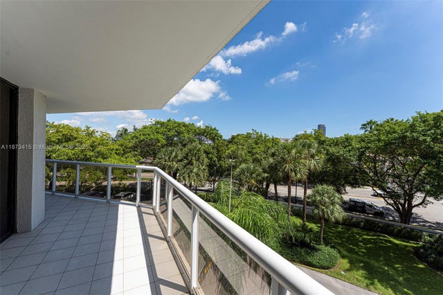 5 of 55 - 3640 Yacht Club Dr 305, Aventura, FL