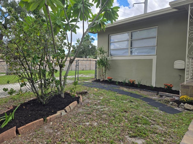 3 of 15 - 6400 Meade St, Hollywood, FL