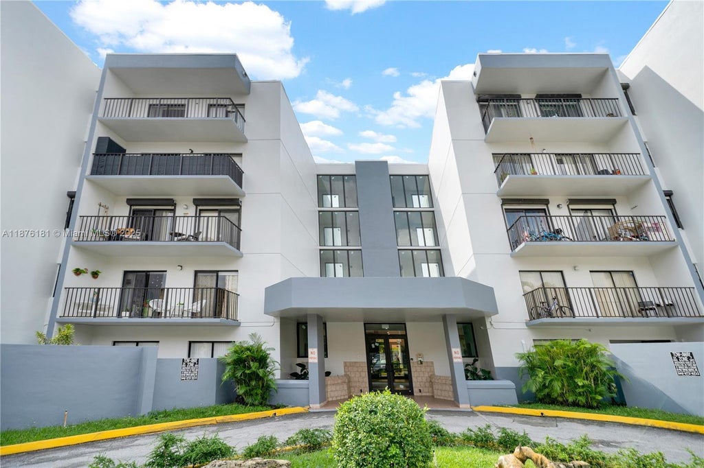 1820 W 53rd St 201, Hialeah