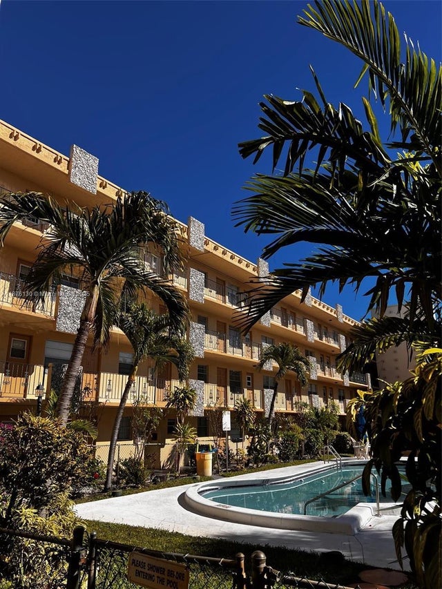 1 of 22 - 2145 Pierce St 105, Hollywood, FL