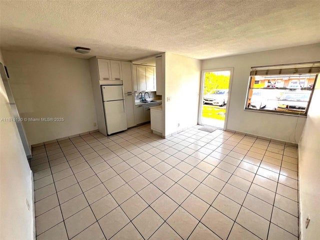 3 of 22 - 2145 Pierce St 105, Hollywood, FL