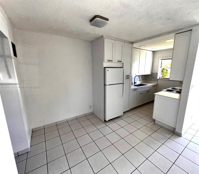4 of 22 - 2145 Pierce St 105, Hollywood, FL