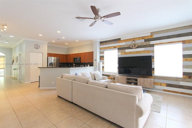 5 of 39 - 1035 Nw 7th Ter, Fort Lauderdale, FL