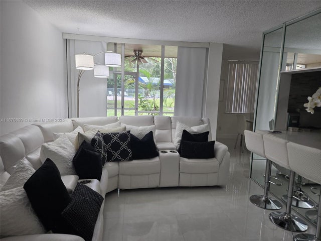 4 of 30 - 9410 Live Oak Pl 103, Davie, FL