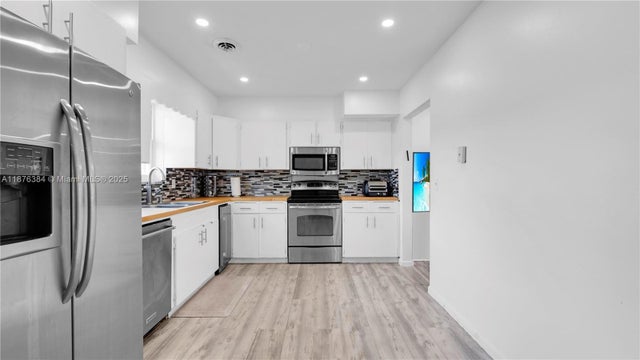 4 of 20 - 3349 W Park Rd, Hollywood, FL