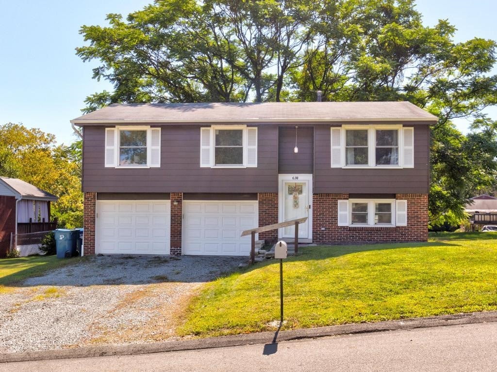 638 Twin Oak Drive, Penn Hills