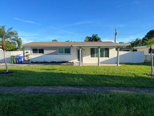 1 of 21 - 6900 Sw 3rd St, Pembroke Pines, FL