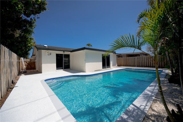 2 of 38 - 3751 Ne 17th Ave, Pompano Beach, FL