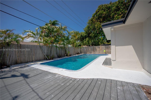 3 of 38 - 3751 Ne 17th Ave, Pompano Beach, FL