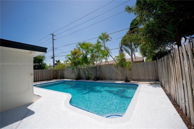 4 of 38 - 3751 Ne 17th Ave, Pompano Beach, FL