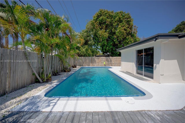 5 of 38 - 3751 Ne 17th Ave, Pompano Beach, FL