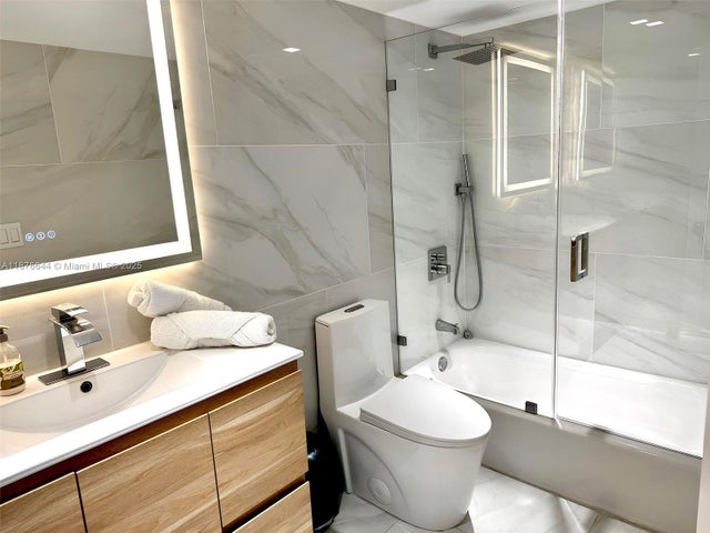 2 of 10 - 401 Ocean Dr 1007, Miami Beach, FL