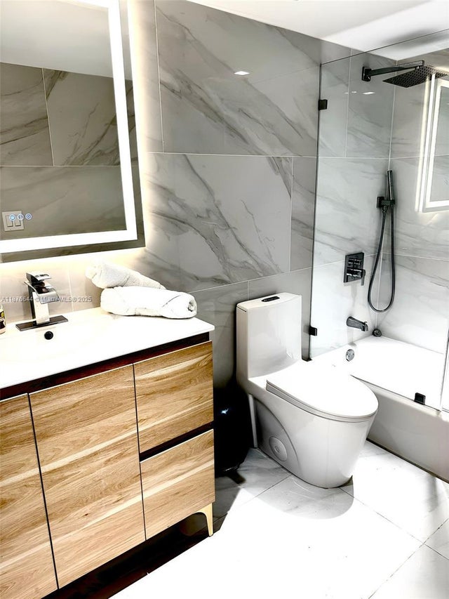 4 of 10 - 401 Ocean Dr 1007, Miami Beach, FL