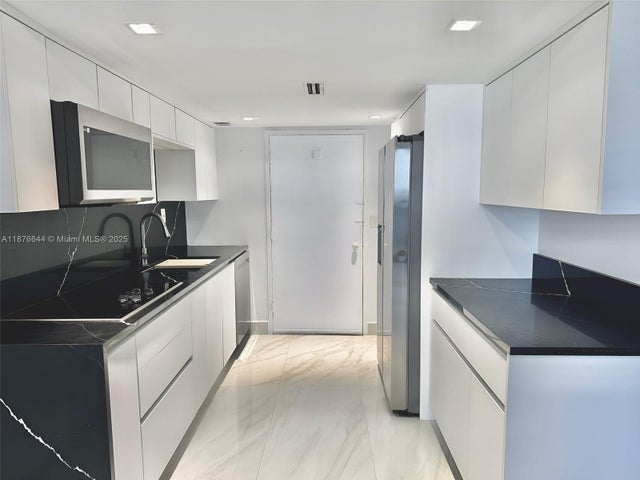 5 of 10 - 401 Ocean Dr 1007, Miami Beach, FL