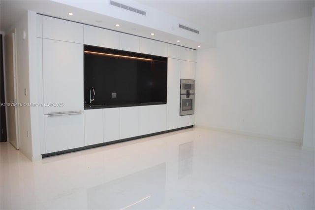 5 of 24 - 300 Biscayne Blvd Way 2308, Miami, FL