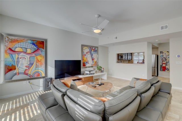 5 of 12 - 2039 Oceanwalk Ter 401, Lauderdale By The Sea, FL