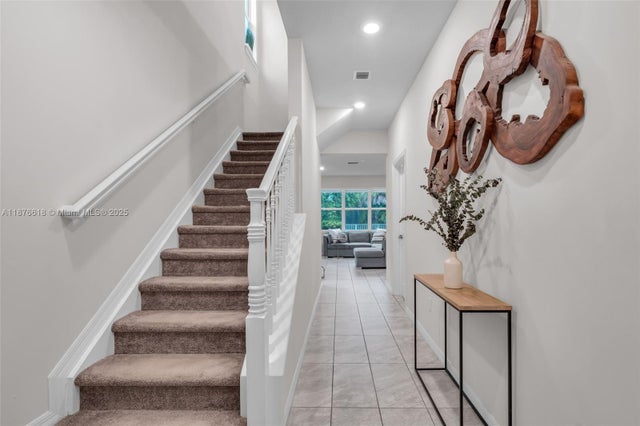 2 of 33 - 4754 Eucalyptus Dr, Hollywood, FL