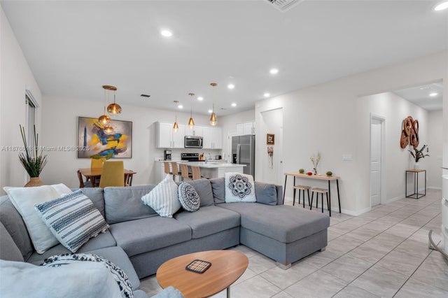 5 of 33 - 4754 Eucalyptus Dr, Hollywood, FL