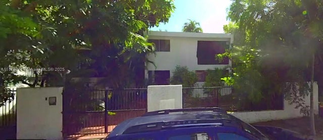 2 of 8 - 10 Hatuey, Santo Domingo, 