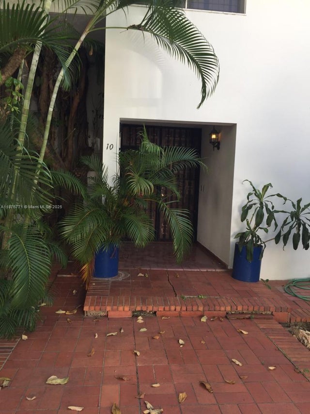 4 of 8 - 10 Hatuey, Santo Domingo, 