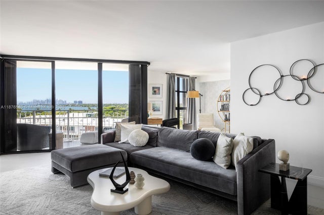 2 of 32 - 4000 Towerside Ter 804, Miami, FL