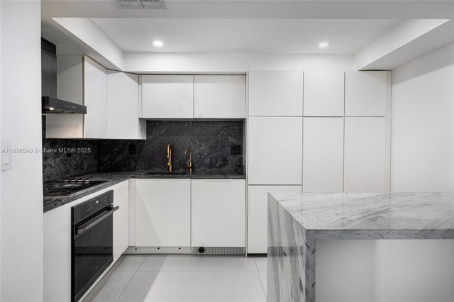 5 of 32 - 4000 Towerside Ter 804, Miami, FL