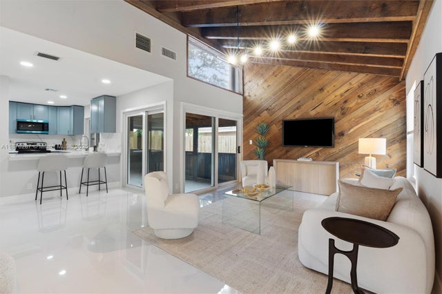 1 of 25 - 6816 Nw 26th Ave, Fort Lauderdale, FL
