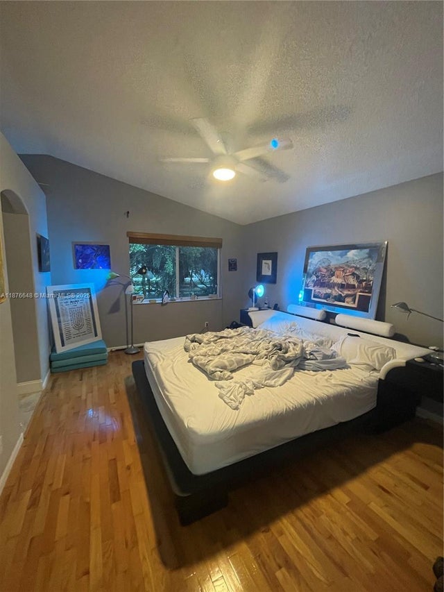 4 of 21 - 3486 Sw 51st St, Hollywood, FL