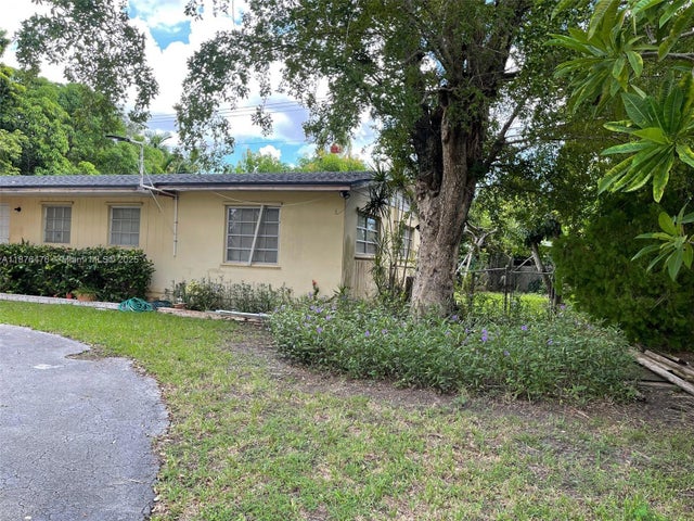 2 of 13 - 15741 Sw 99th Ave, Miami, FL