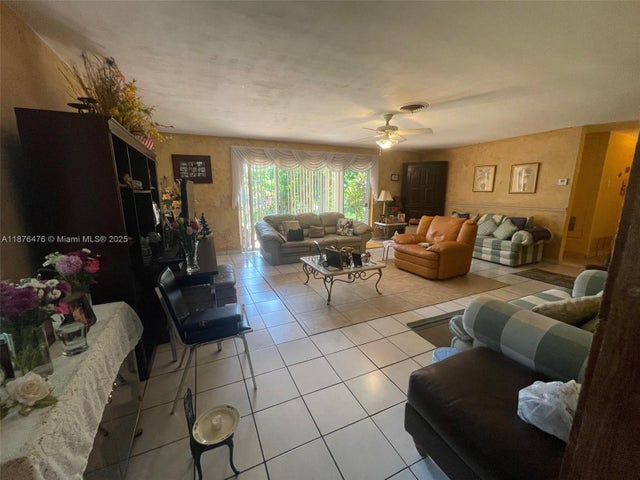 4 of 13 - 15741 Sw 99th Ave, Miami, FL