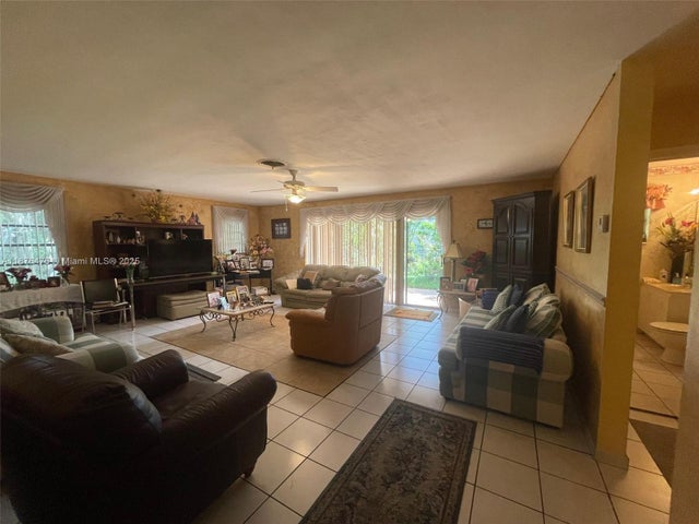 5 of 13 - 15741 Sw 99th Ave, Miami, FL