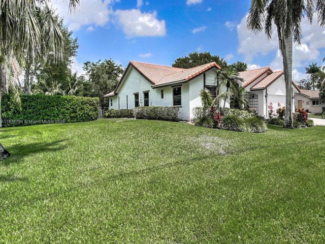 3 of 12 - 11701 Nw 27th St, Plantation, FL