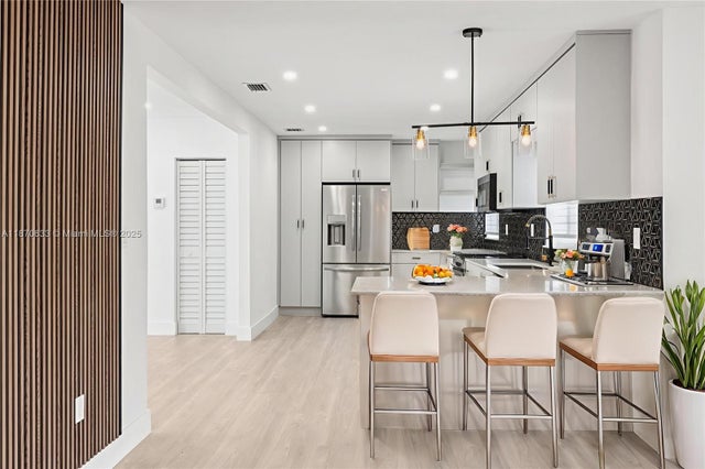5 of 28 - 2550 Adams St, Hollywood, FL