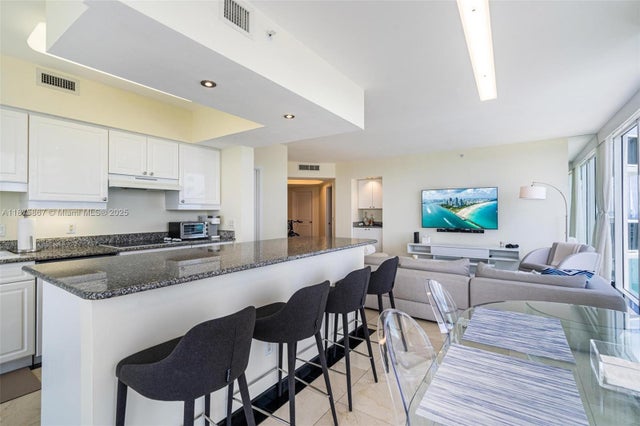 4 of 35 - 4779 Collins Ave 2305, Miami Beach, FL