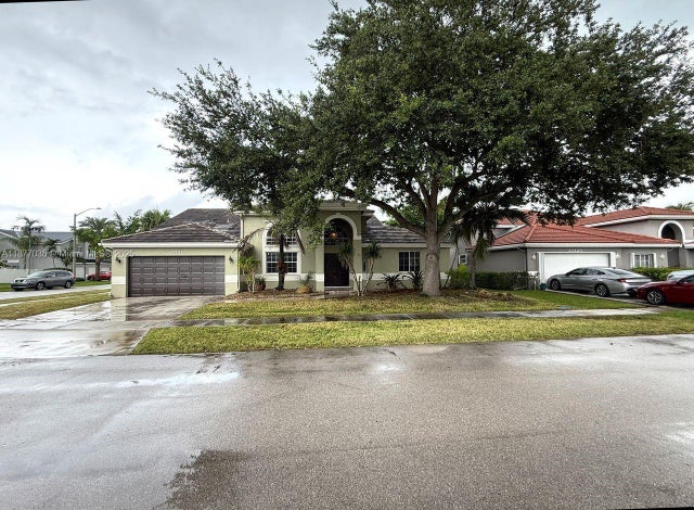 5 of 37 - 20133 Nw 9th Ct, Pembroke Pines, FL