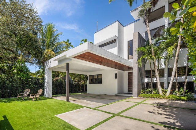 2 of 38 - 2321 Trapp Ave, Coconut Grove, FL