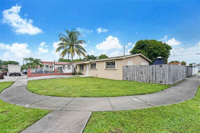 1 of 17 - 1005 W 36th Pl, Hialeah, FL