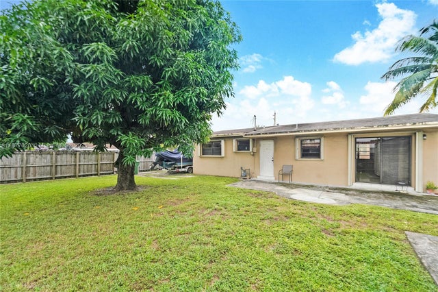 2 of 17 - 1005 W 36th Pl, Hialeah, FL
