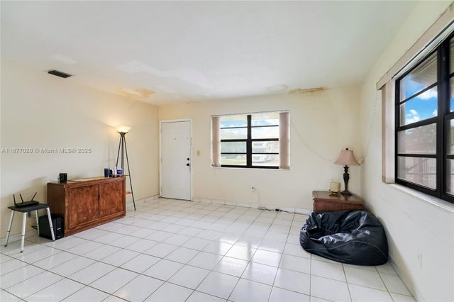3 of 17 - 1005 W 36th Pl, Hialeah, FL