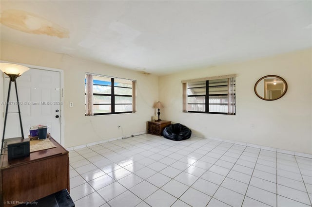 4 of 17 - 1005 W 36th Pl, Hialeah, FL