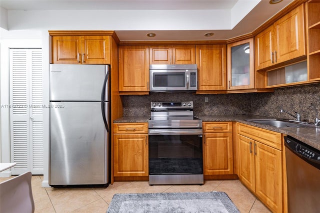 2 of 27 - 1750 Ne 191st St 708-2, Miami, FL
