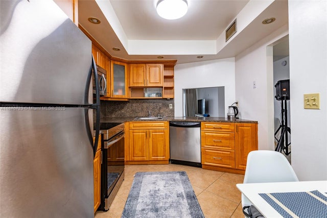 3 of 27 - 1750 Ne 191st St 708-2, Miami, FL