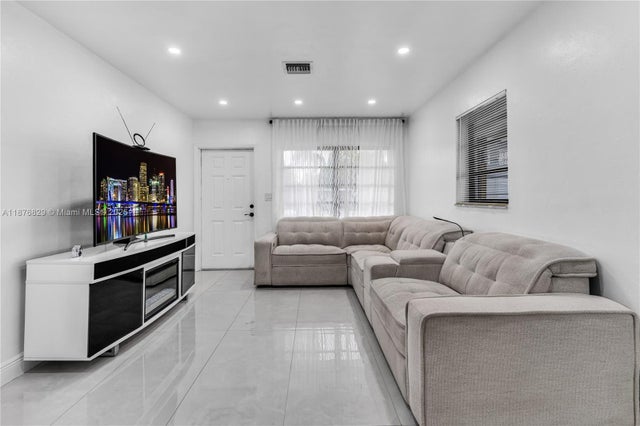 3 of 30 - 11861 Sw 187th Ter, Miami, FL