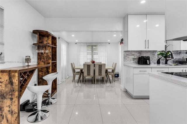 5 of 30 - 11861 Sw 187th Ter, Miami, FL