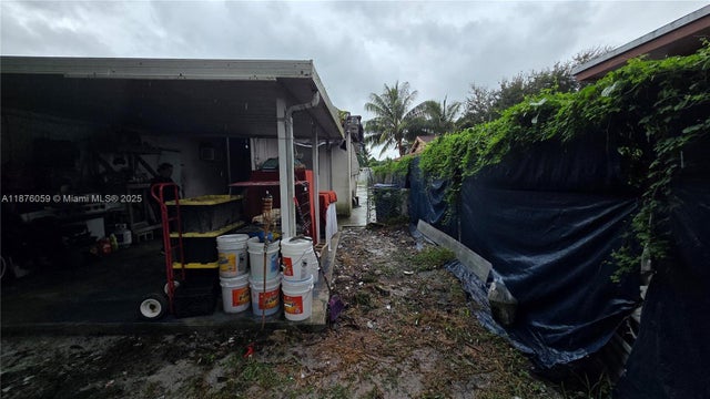 4 of 8 - 2927 Nw 99th St, Miami, FL