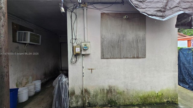 5 of 8 - 2927 Nw 99th St, Miami, FL